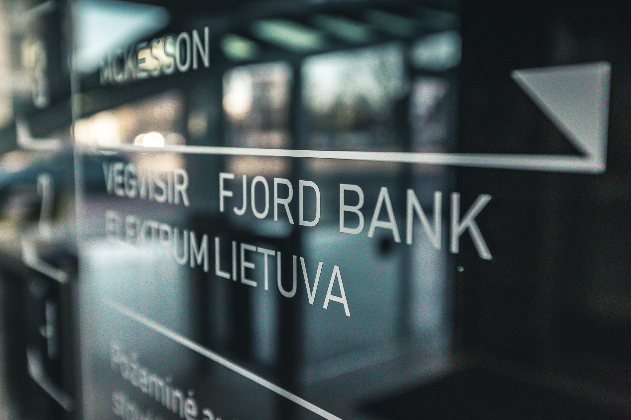Fjord Bank, specializuoto paskolų ir indėlių banko, užrašas
